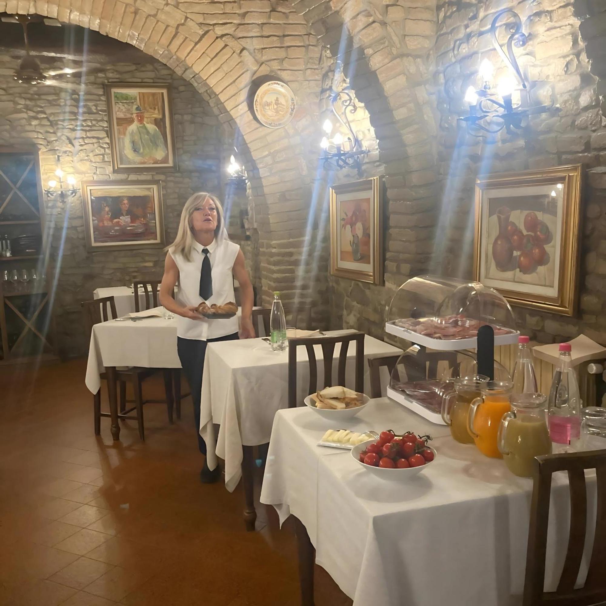 Locanda Il Pino Сан-Джиміньяно Екстер'єр фото