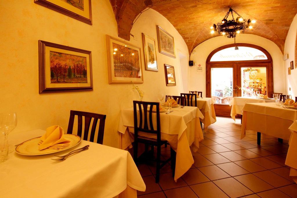 Locanda Il Pino Сан-Джиміньяно Екстер'єр фото