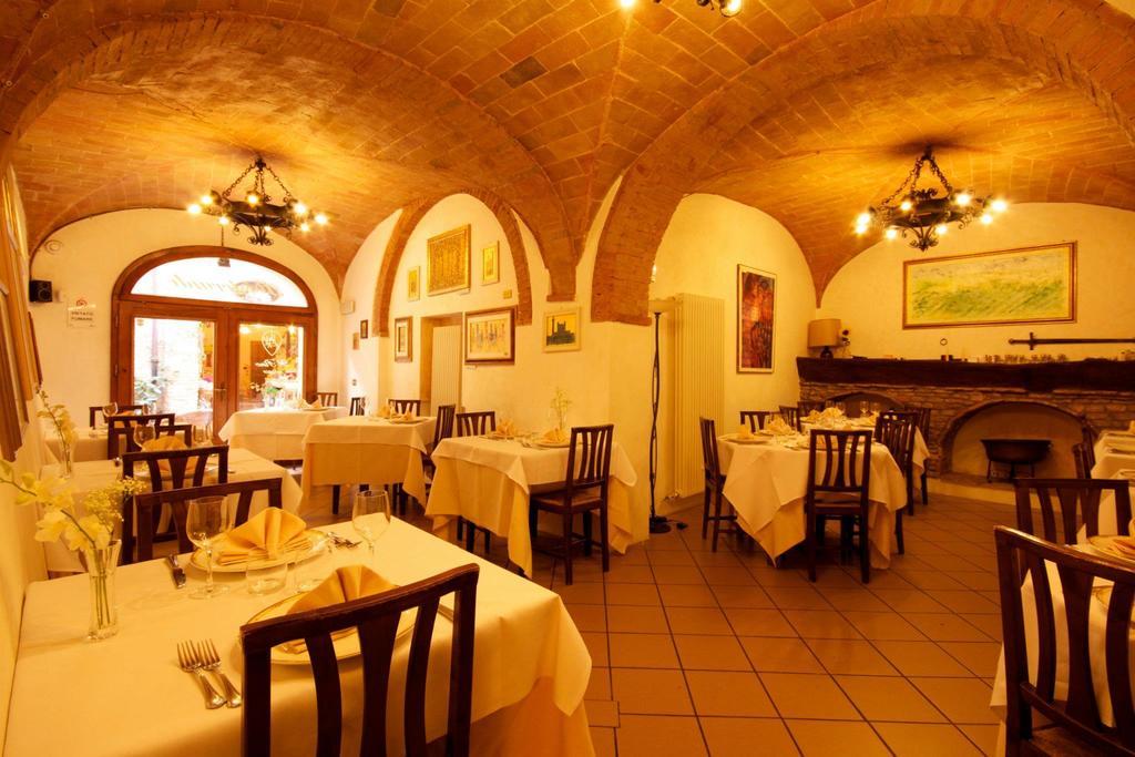 Locanda Il Pino Сан-Джиміньяно Екстер'єр фото