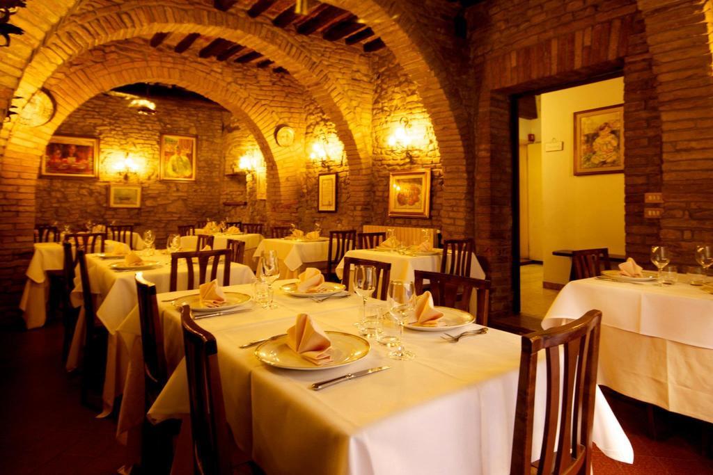 Locanda Il Pino Сан-Джиміньяно Екстер'єр фото