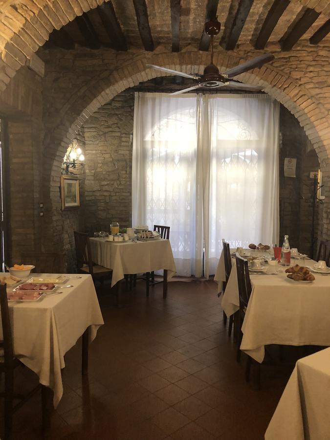 Locanda Il Pino Сан-Джиміньяно Екстер'єр фото