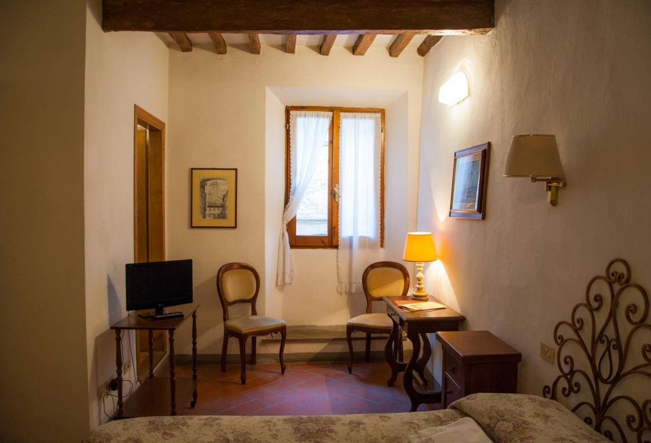 Locanda Il Pino Сан-Джиміньяно Екстер'єр фото